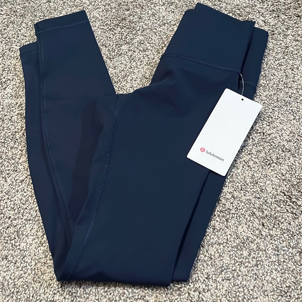 •• NWT Lululemon Wunder Under leggings size 4
